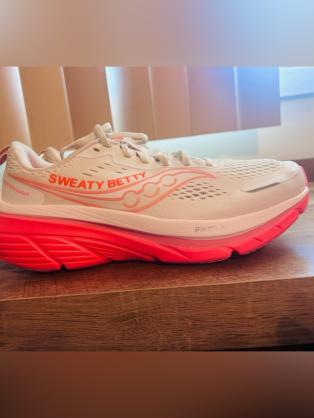 Saucony Guide 18,Woman’s Sweaty Betty White/Pink Athletic Running Shoes, Size 11 - Picture 14 of 16